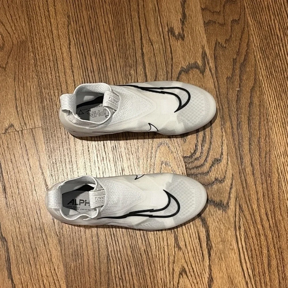 Nike Alpha Menace Elite 3 Platinum Football Cleats Men's Size 8.5 CT6648-109
